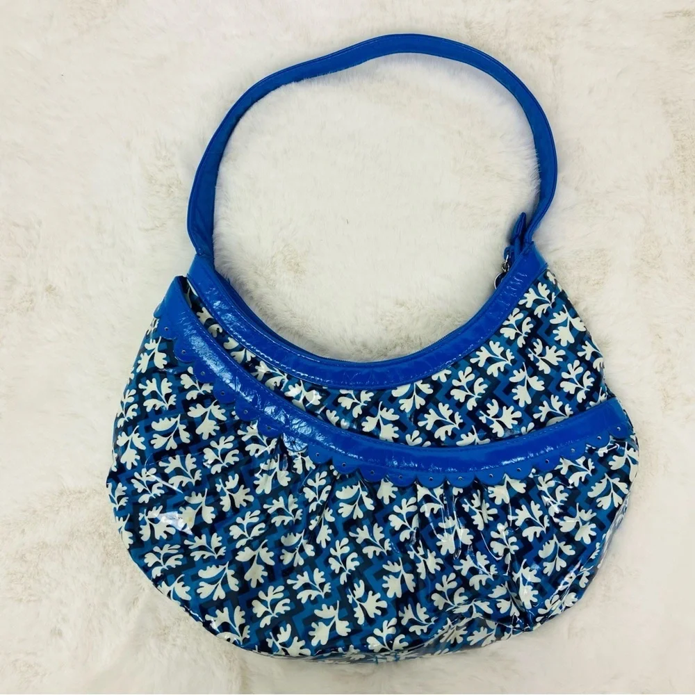 Vera Bradley Frills Hotsy Totsy Hobo Bag vibrant Blue Lagoon floral pattern